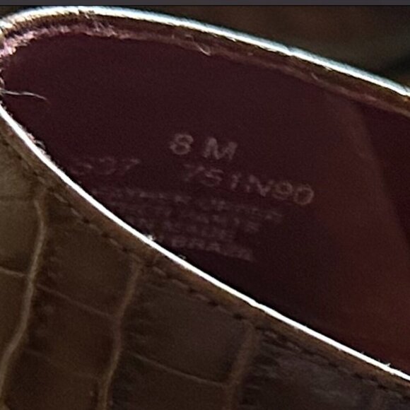 Brown leather crocodile embossed block heel with traction sole - Picture 16 of 16